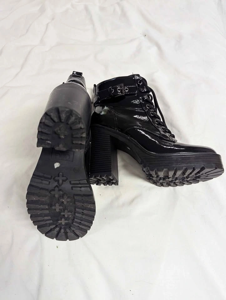Women's boots/ heels