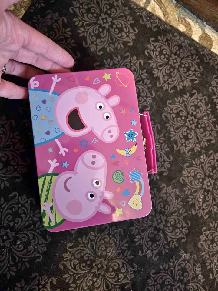 Peppa Pig Lunchbox and Figurine Toys