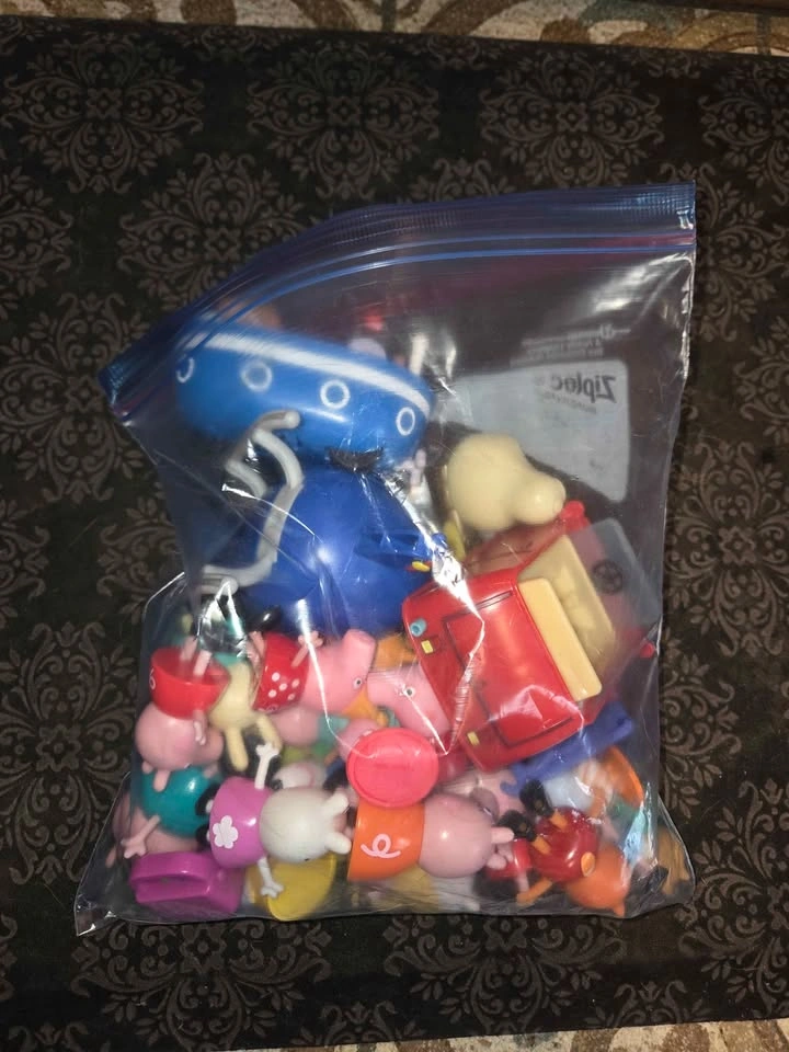 Peppa Pig Lunchbox and Figurine Toys - photo 2