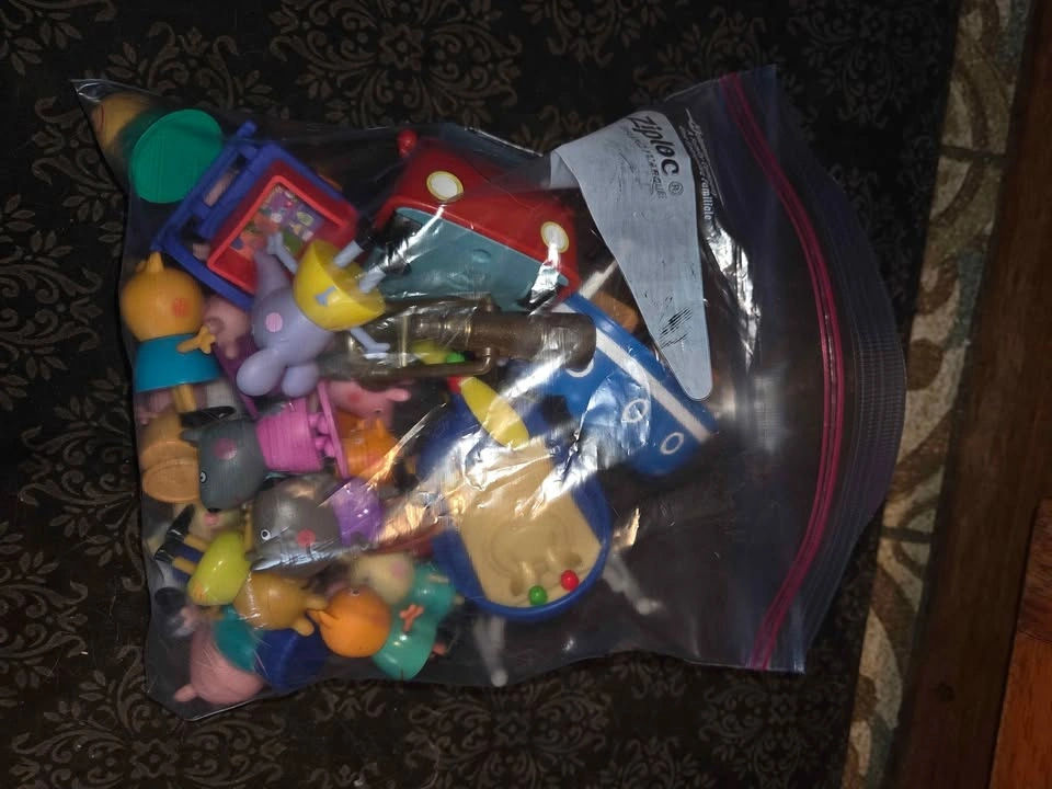 Peppa Pig Lunchbox and Figurine Toys - photo 3