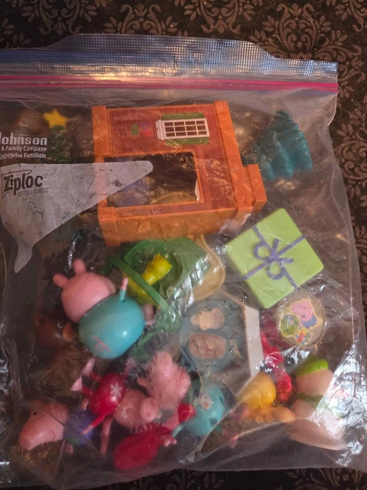 Peppa Pig Lunchbox and Figurine Toys - photo 5
