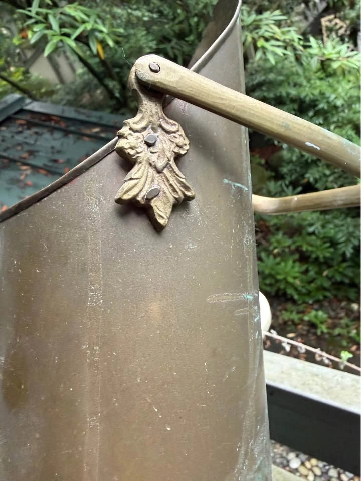 Vintage solid brass coal scuttle or fireside bucket - photo 3