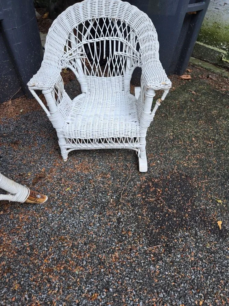 White Wicker Items image indicator(2)