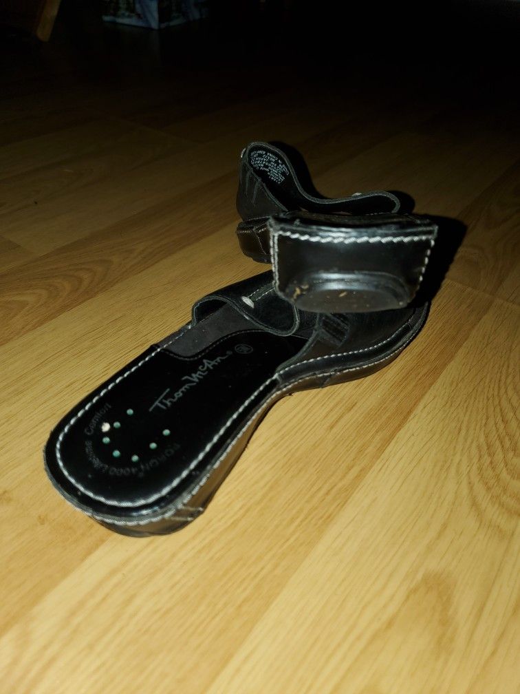🥕  Thom McCann Black Leather Comfort Sandal Slide 6.5