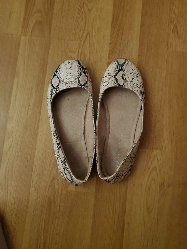 Snake Skin Ballet Flat NO Heel .... 6