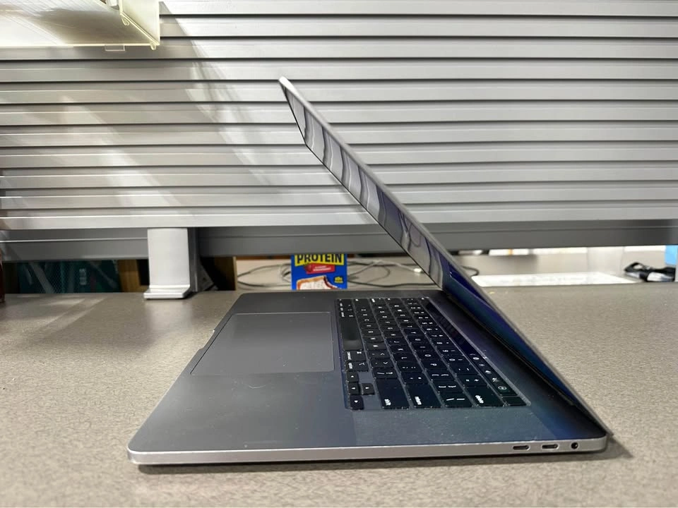 2019 MacBook Pro 16in - photo 4