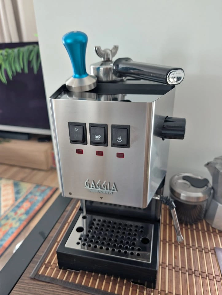 Gaggia Classic Pro E24 Espresso Machine
