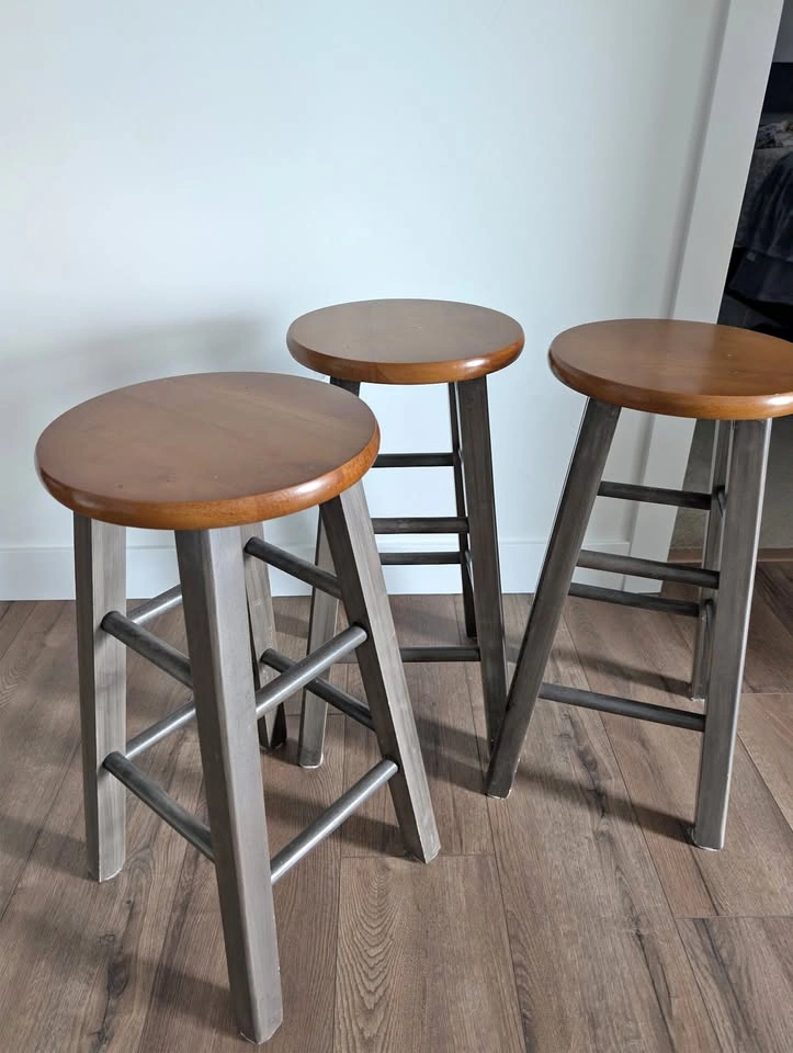 Wood Ivy Counter Stools x3