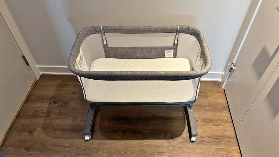 🛏️ Bedside Bassinet – Excellent Condition