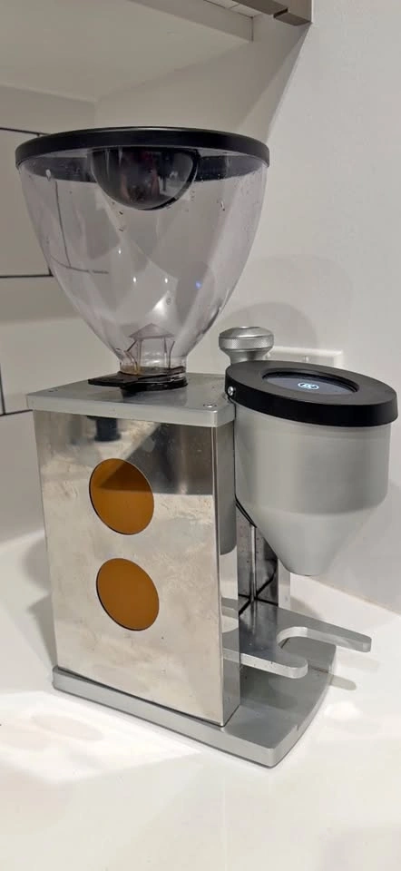 Rocket Faustino Grinder