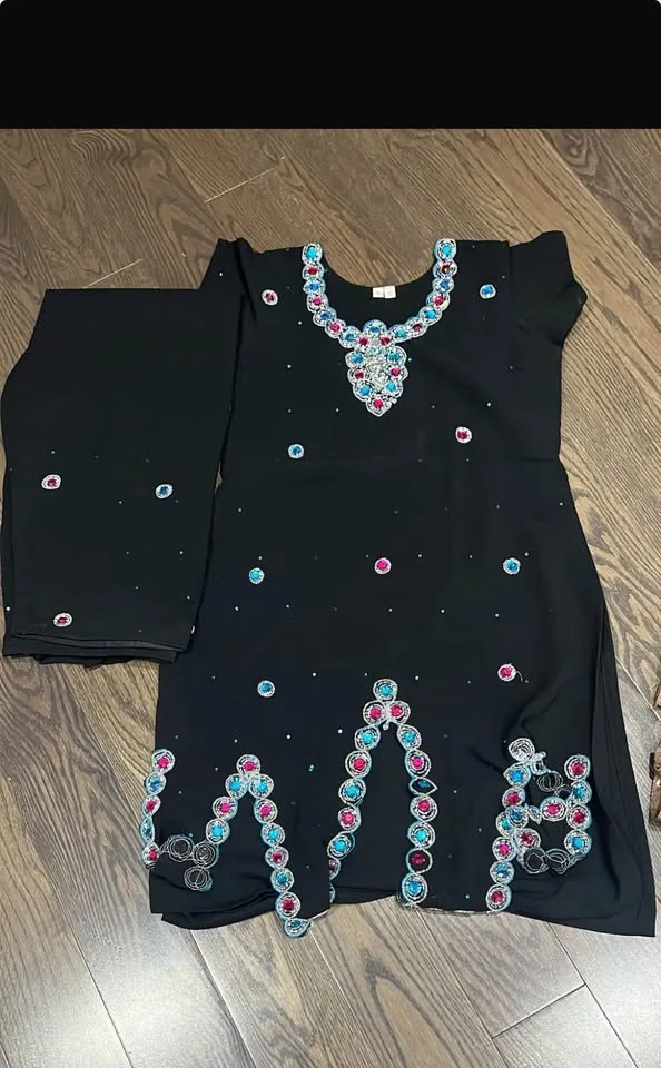 Set of 4 Beautiful Indian Suits image indicator(2)