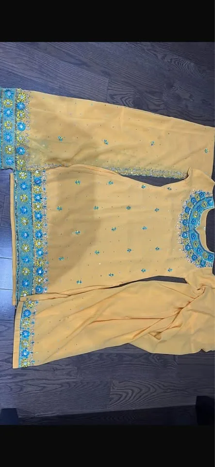 Set of 4 Beautiful Indian Suits image indicator(3)