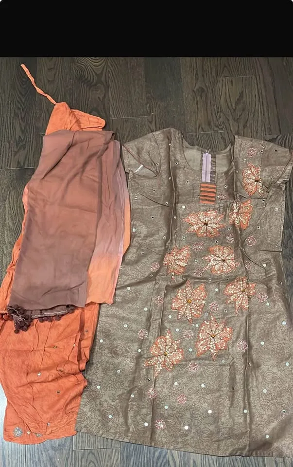 Set of 4 Beautiful Indian Suits image indicator(5)