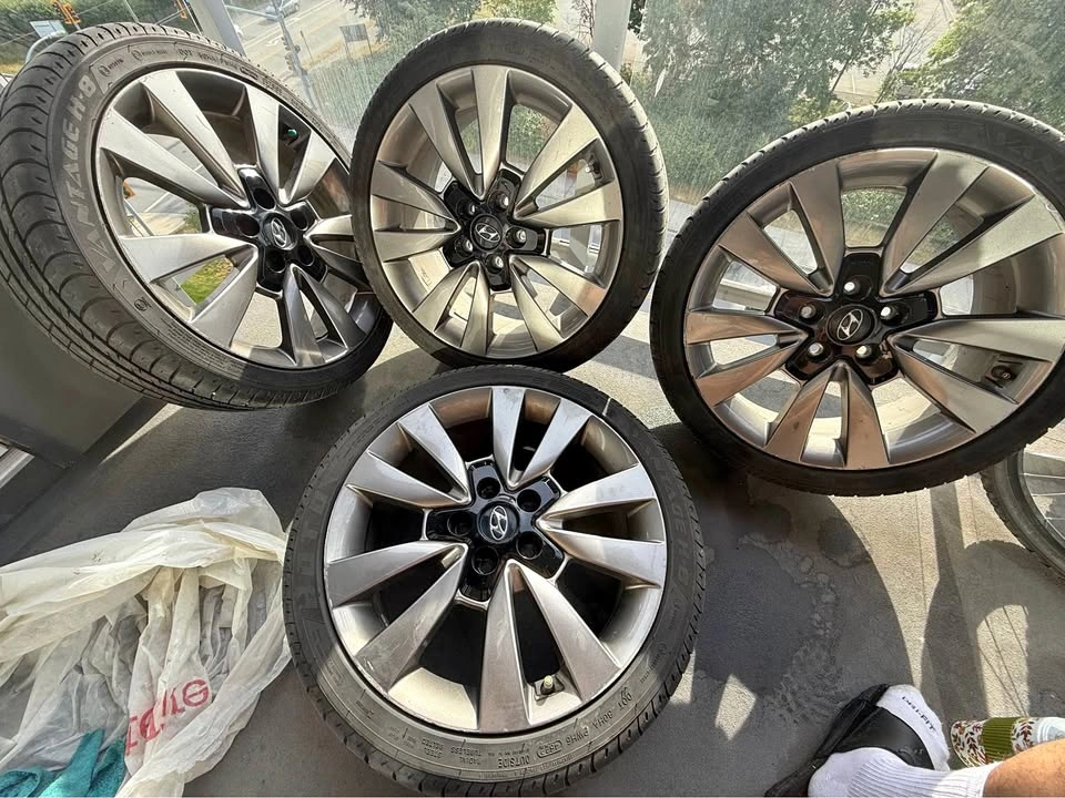 OEM Hyundai Alloy Rims & Tires Set – 225/40R18