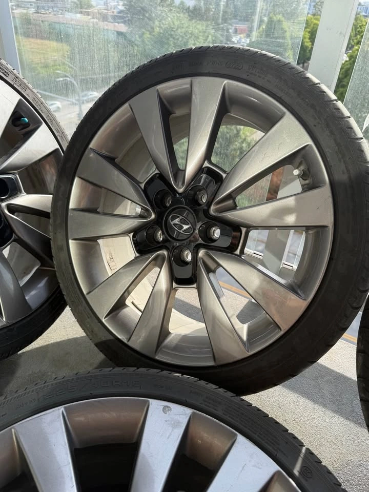 OEM Hyundai Alloy Rims & Tires Set – 225/40R18 - photo 2