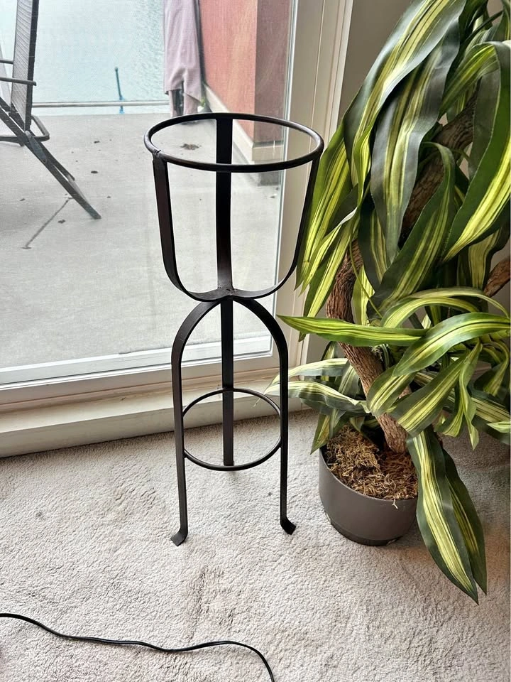 Wrought iron plant stand - photo 2