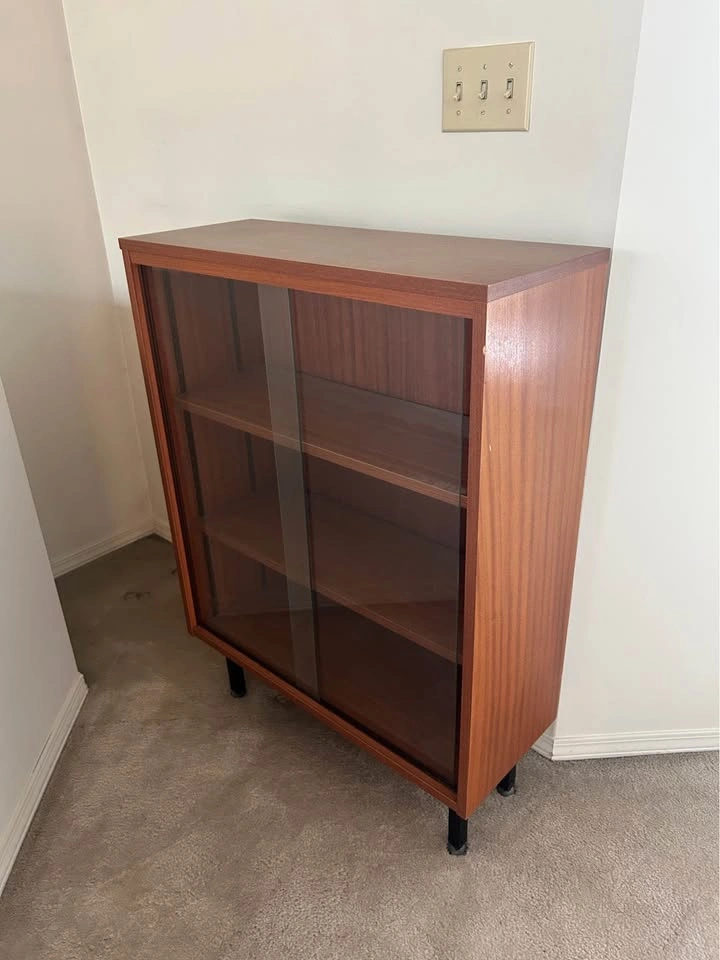 Vintage MCM wood & glass cabinet - photo 5