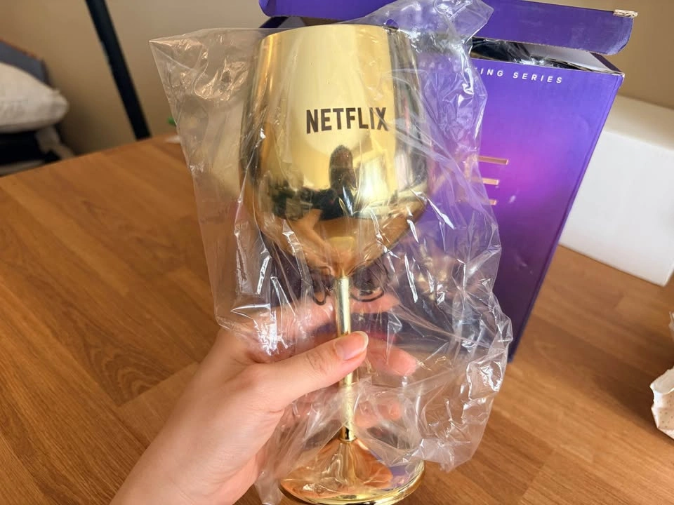 [Set of 2] Netflix Love Is Blind Gold Wine Goblet - photo 5