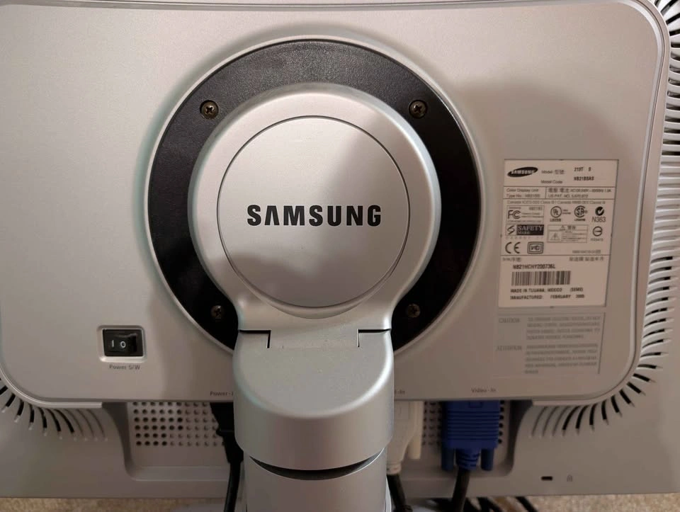 Samsung SyncMaster 213T Monitor - photo 3
