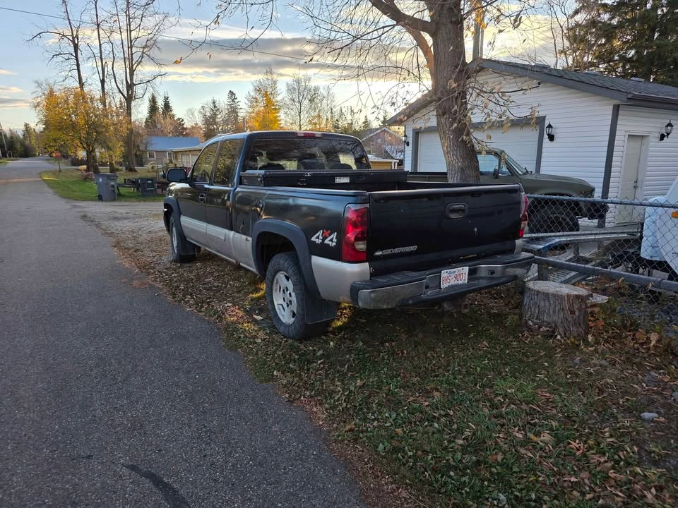 2006 Chevrolet 1500 Extended Cab - photo 2