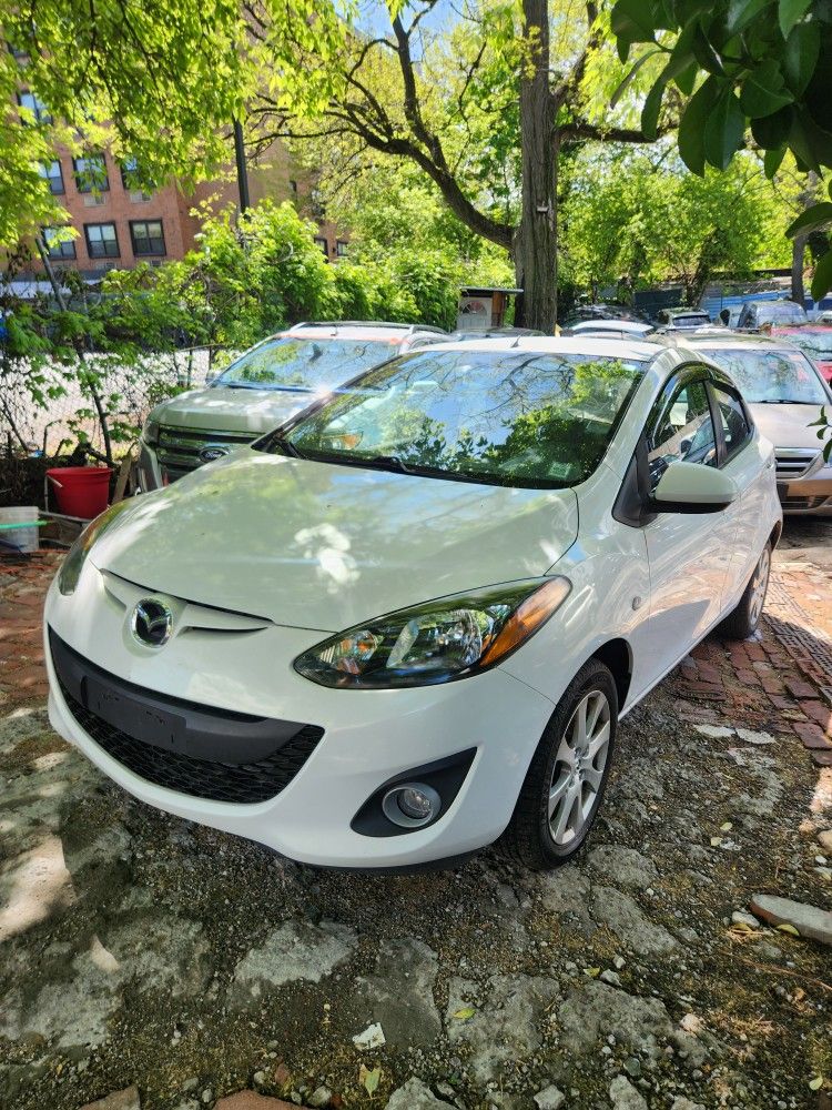 2011 Mazda Mazda2 - photo 2
