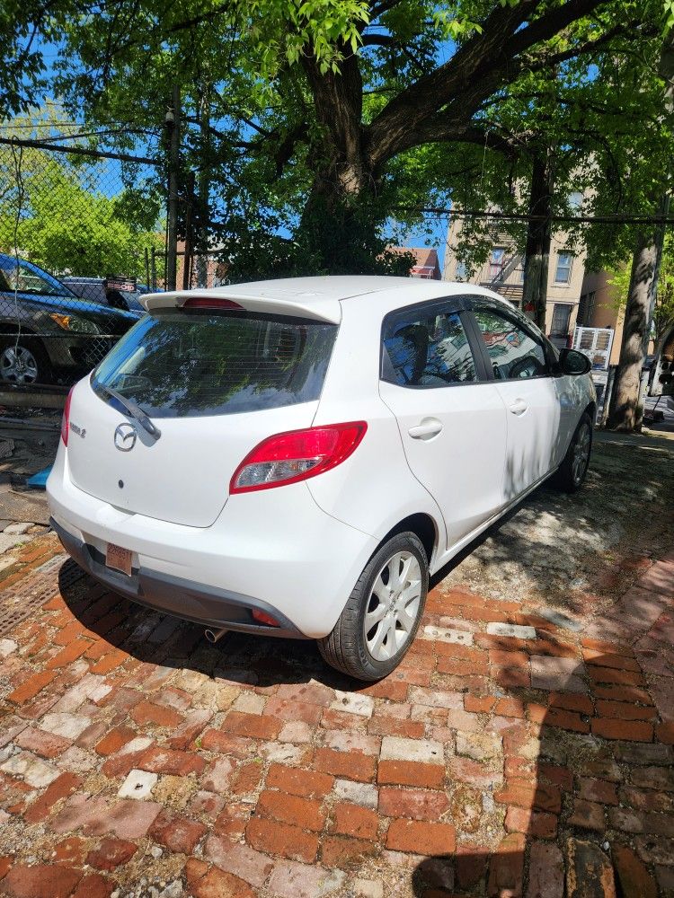 2011 Mazda Mazda2 - photo 3