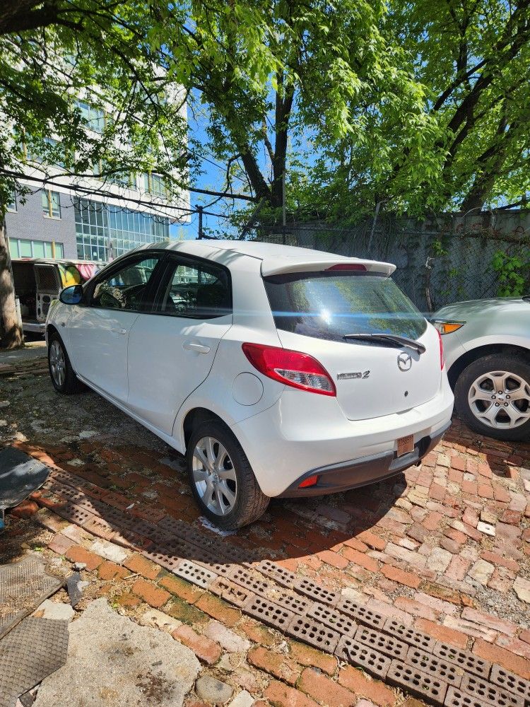 2011 Mazda Mazda2 - photo 4