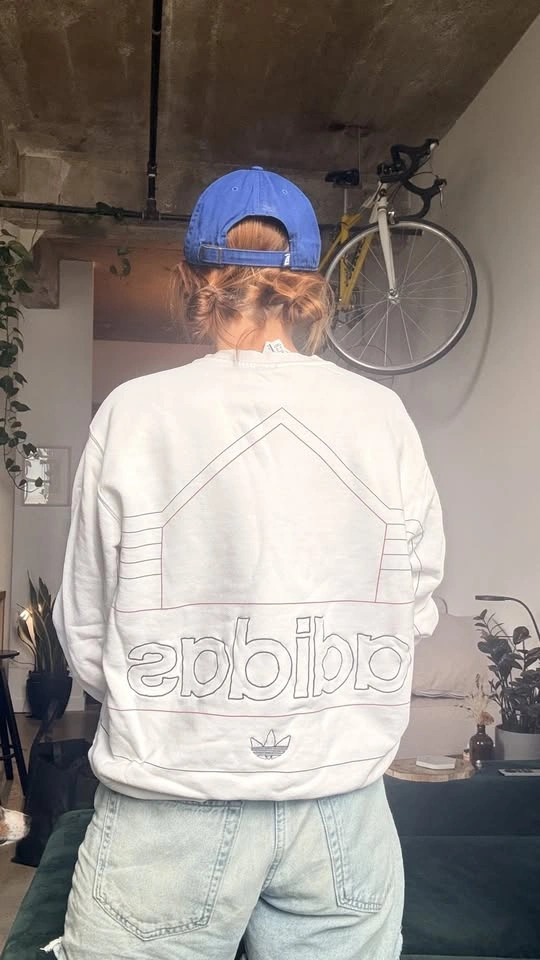 Adidas Originals Graphic Crewneck – Medium