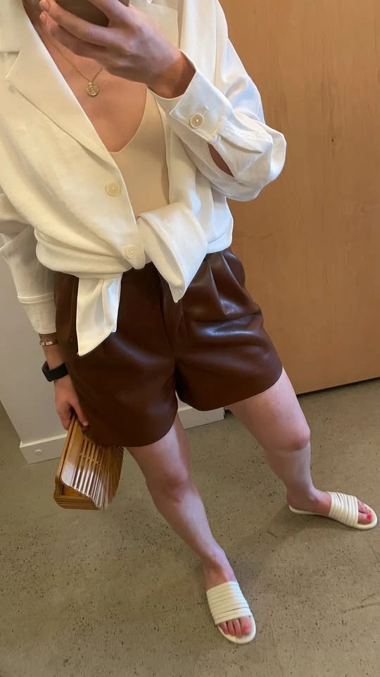 Aritzia Wilfred Brown Vegan Leather Shorts - Size 00