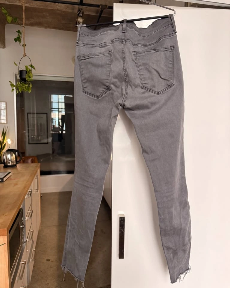 FRAME Le Skinny de Jeanne Jeans – Size 27 - photo 3