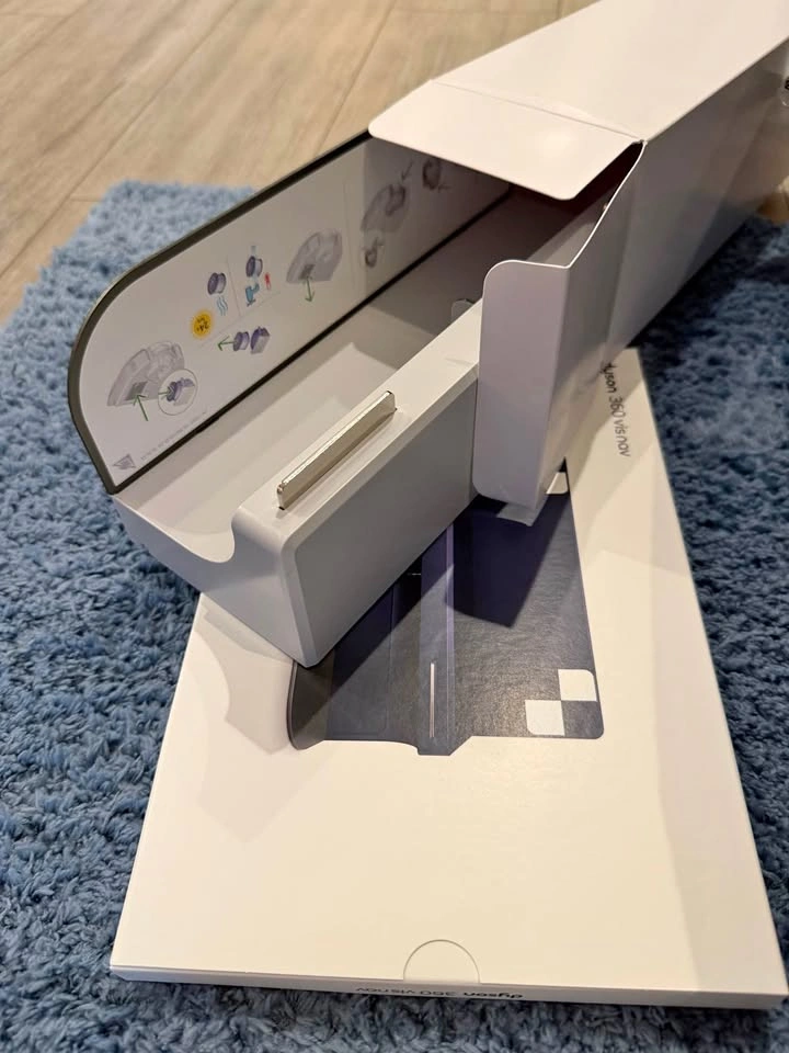 BNIB Dyson 360 Vis Nav Wall Dock - Silver