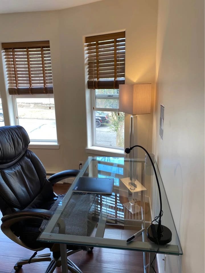 Glass desk - photo 2