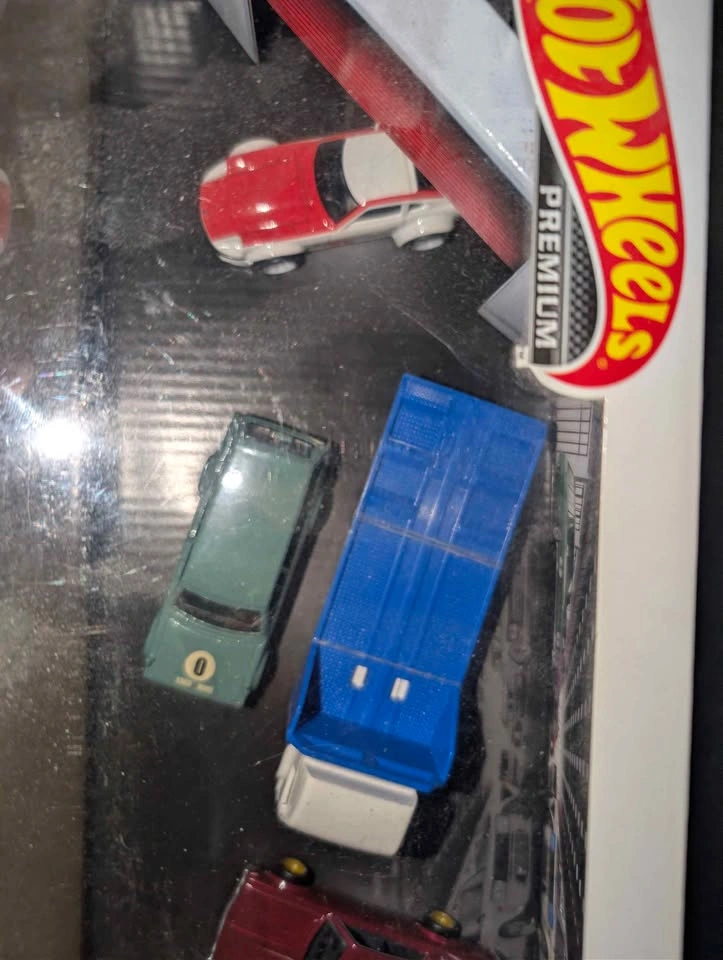 Hot Wheels Premium Nissan Garage Set - photo 3