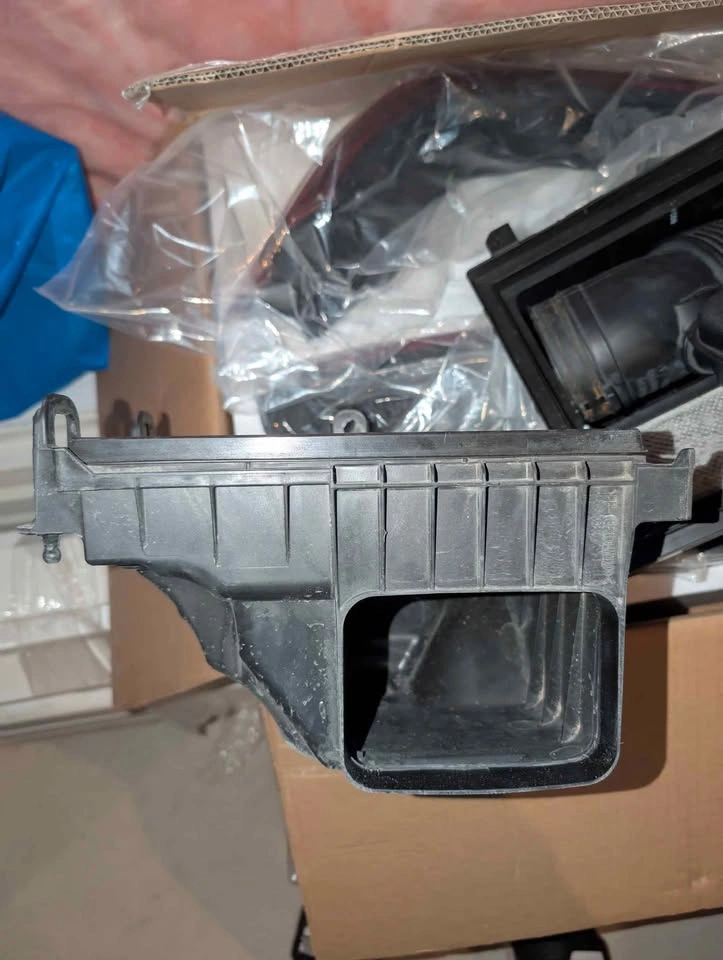 2021 Toyota Camry SE FWD 2.5L Intake - photo 4