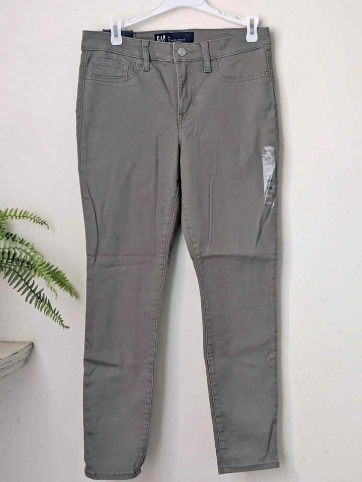New GAP (2/26) Green Favorite Jegging