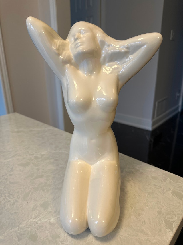 Art Deco style mid-century ceramic figurine of a nude woman - photo 3