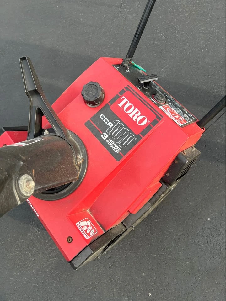 Toro CCR 1000 Snowblower discontinued 2-cycle single-stage - photo 2