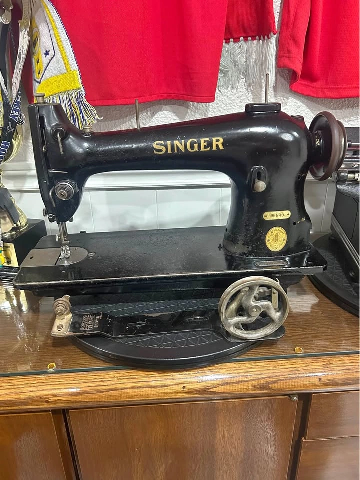 Vintage Singer 96K40 Industrial Sewing Machine