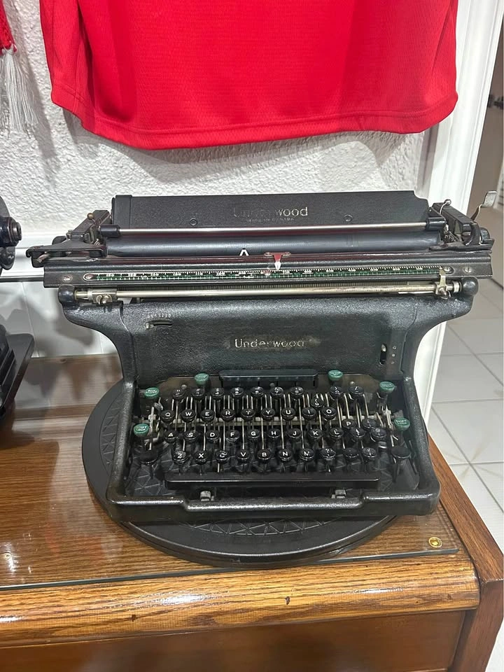 Vintage Underwood Master Typewriter