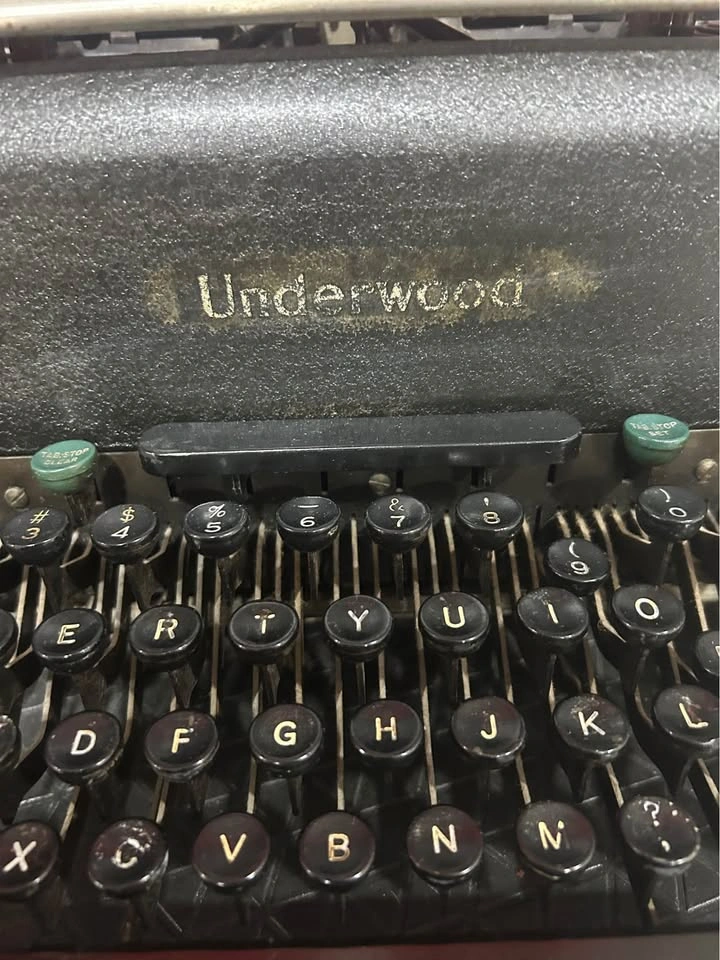 Vintage Underwood Master Typewriter - photo 2
