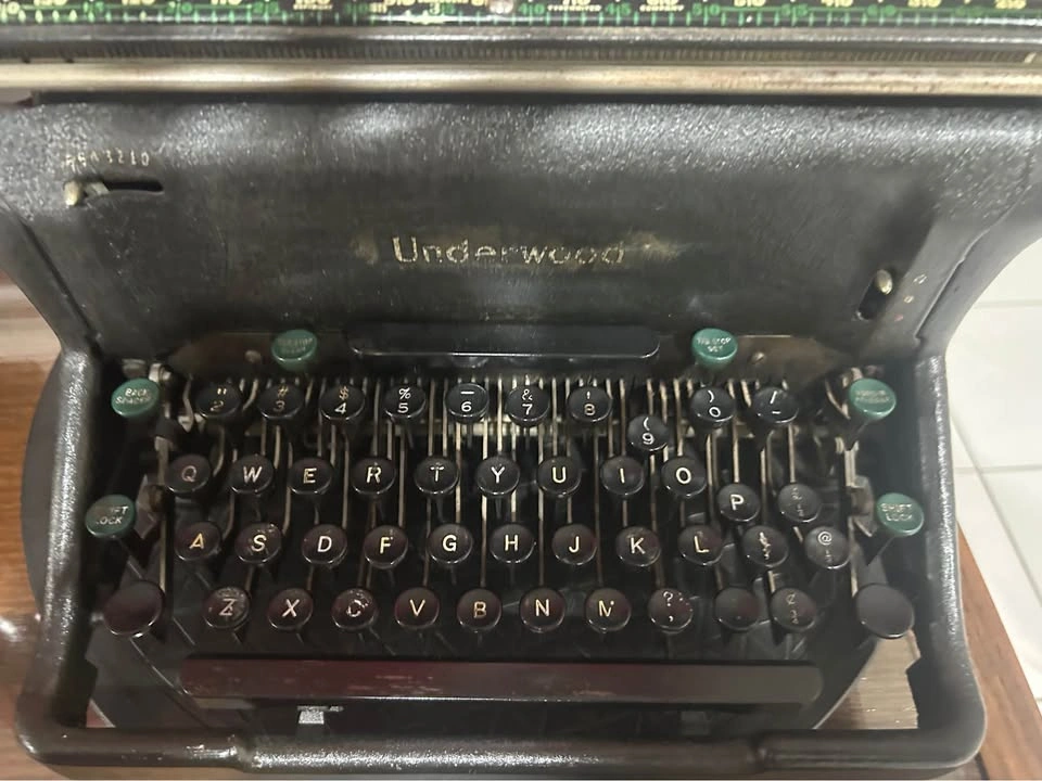 Vintage Underwood Master Typewriter - photo 3