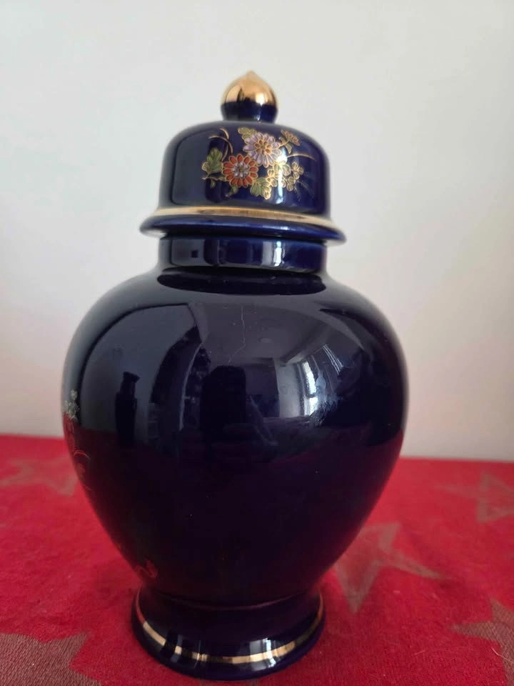 Vintage Japanese Cobalt Blue Porcelain Jar - photo 2
