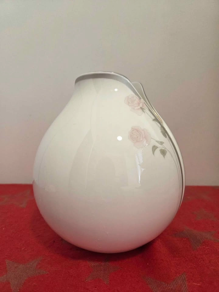Royal Doulton Twilight Rose Tulip Vase - photo 3