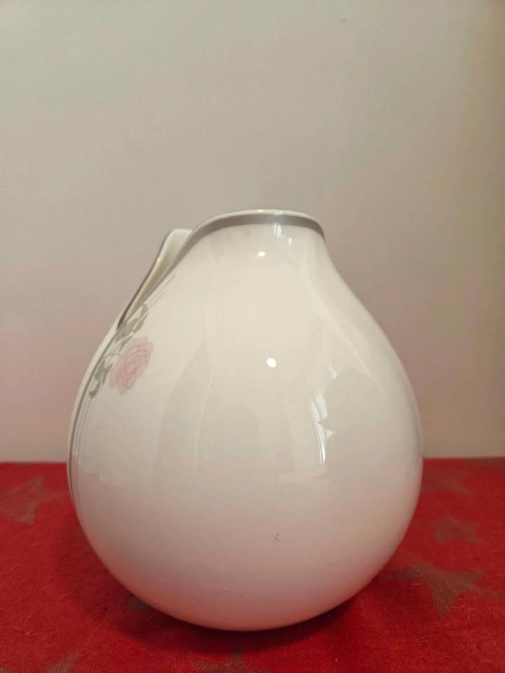 Royal Doulton Twilight Rose Tulip Vase - photo 4