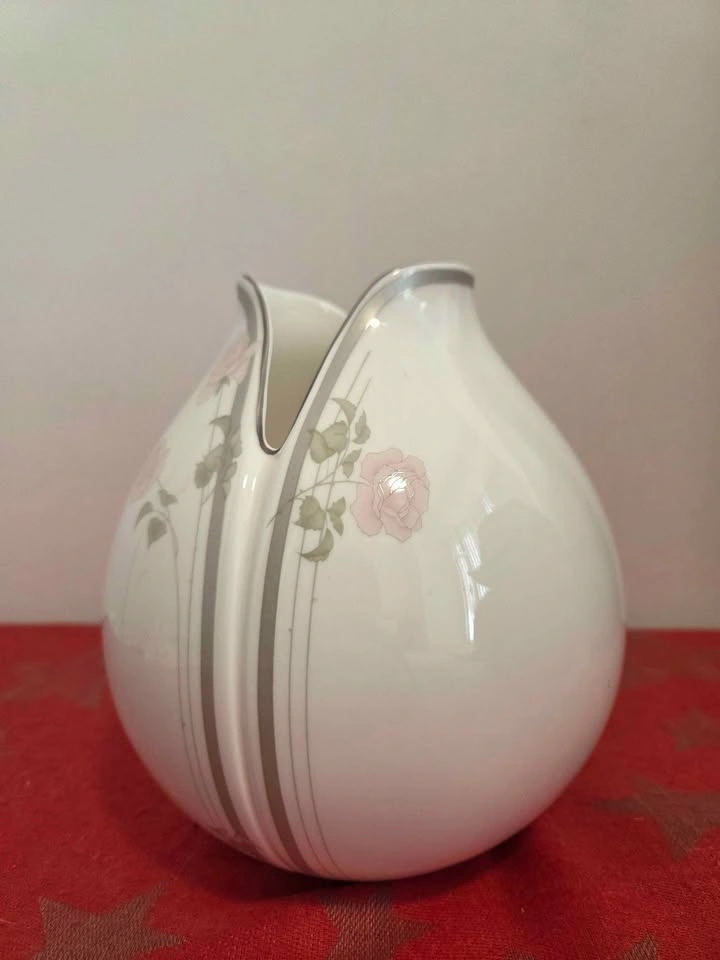 Royal Doulton Twilight Rose Tulip Vase - photo 5