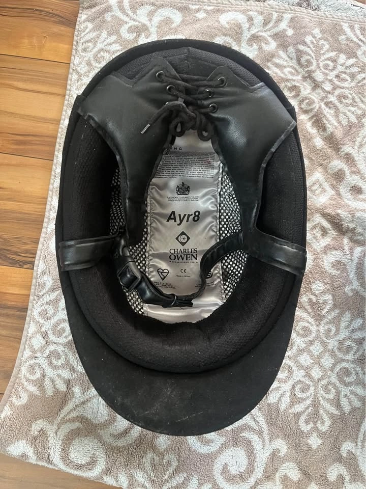 Charles Owen Ayr8 and LAS Equestrian Helmets Cash & Pickup Only - photo 4