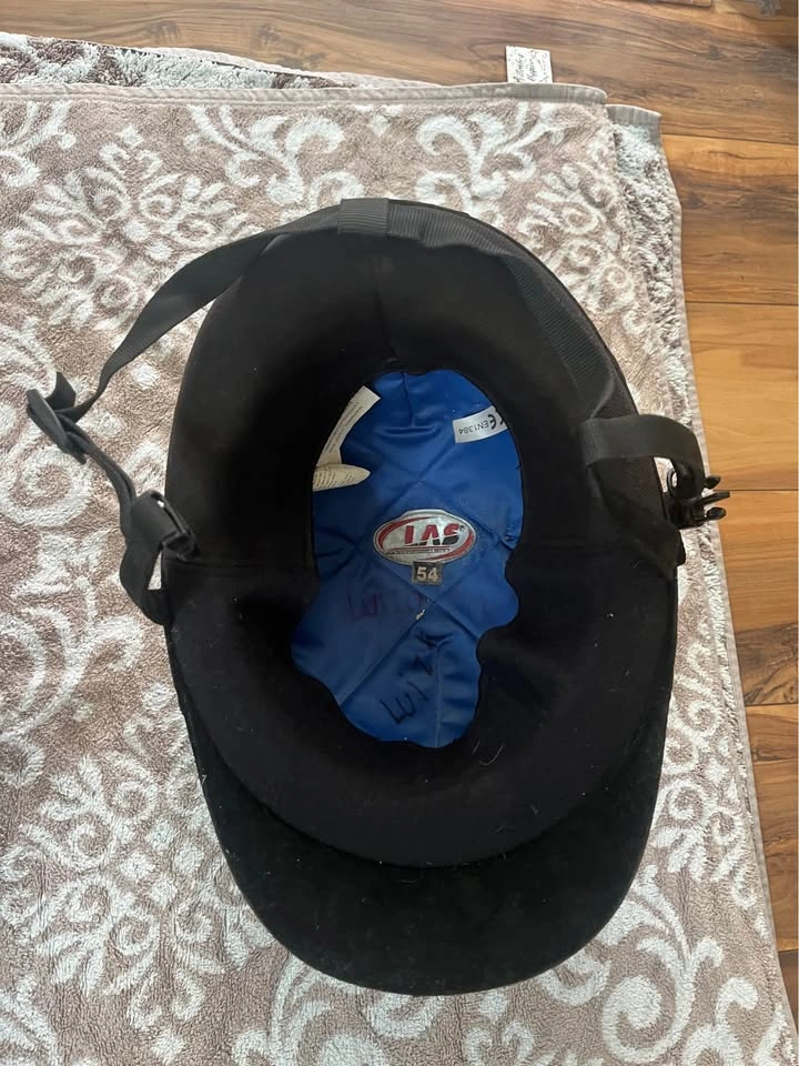 Charles Owen Ayr8 and LAS Equestrian Helmets Cash & Pickup Only - photo 5