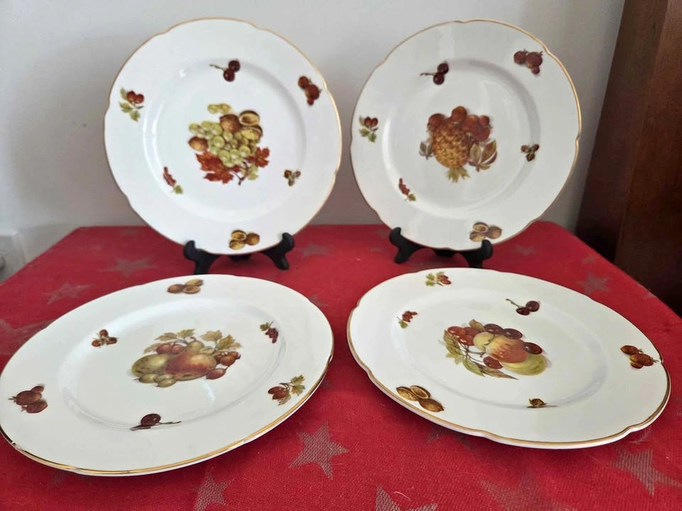 Set of 4 Royal Grafton Bone China Plates, 8 1/4"