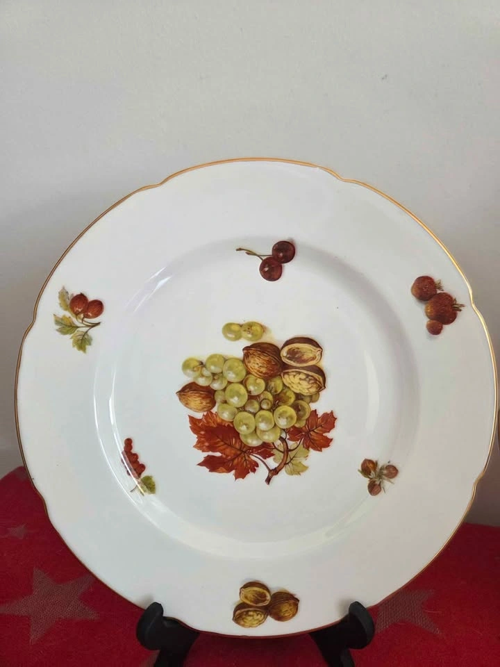 Set of 4 Royal Grafton Bone China Plates, 8 1/4" - photo 2