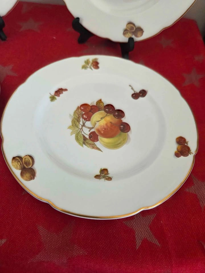 Set of 4 Royal Grafton Bone China Plates, 8 1/4" - photo 5